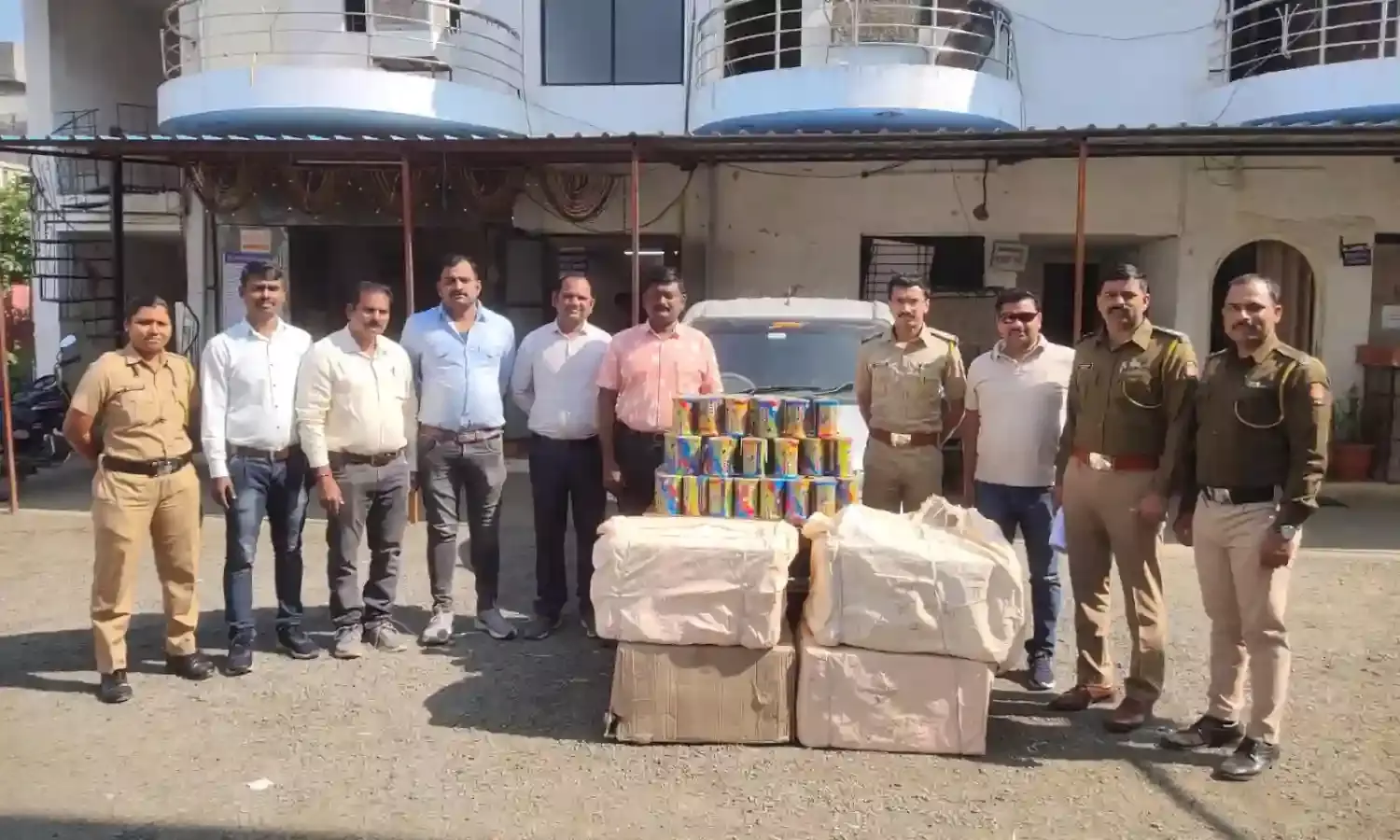 कार से नायलोन मांजा पकड़ाया, 5 गिरफ्तार