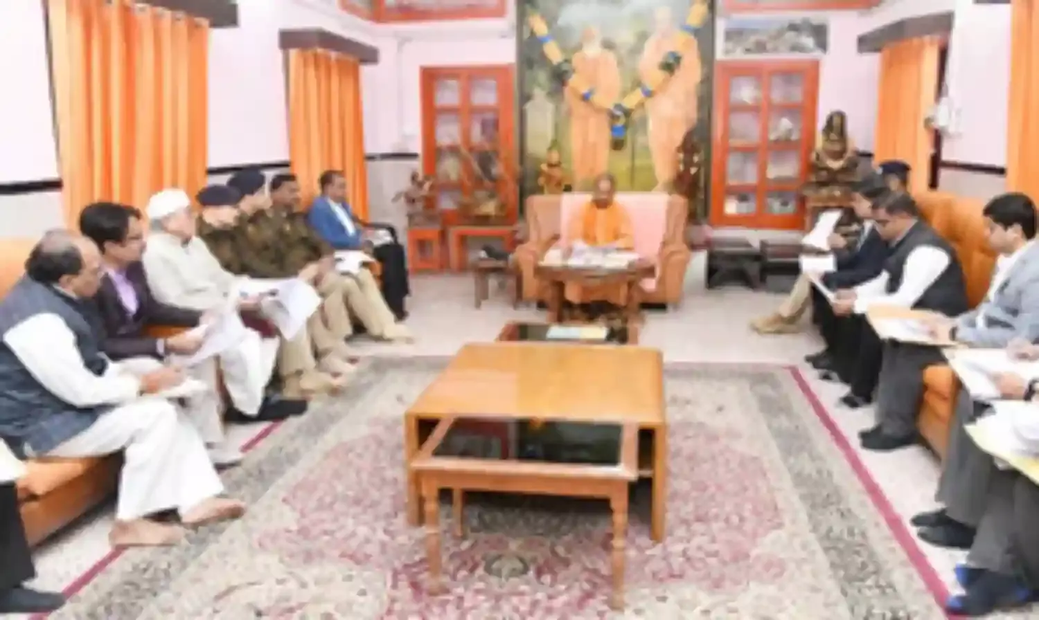 मुख्यमंत्री योगी का फरमान, सर्द रातों में कोई भी खुले में न सोने पाए