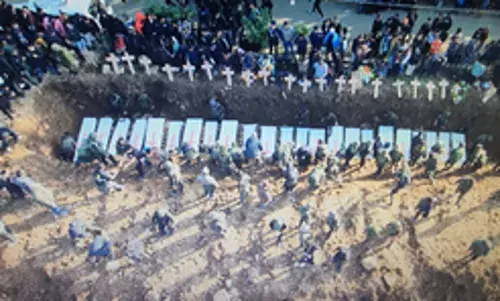 मणिपुर के कांगपोकपी जिले में जातीय संघर्ष में मारे गए 23 लोगों को सात महीने बाद दफनाया