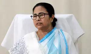 विपक्ष ने संसद सुरक्षा उल्लंघन पर ममता बनर्जी की चुप्पी पर उठाया सवाल विपक्ष ने संसद सुरक्षा उल्लंघन पर ममता बनर्जी की चुप्पी पर उठाया सवाल