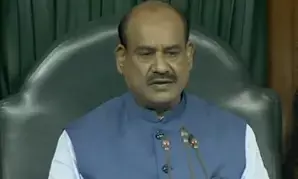 13 सांसदों के निलंबन को 13 दिसंबर की घटना से जोड़ने को दुर्भाग्यपूर्ण और अनुचित बताते हुए बिरला ने लिखा पत्र 13 सांसदों के निलंबन को 13 दिसंबर की घटना से जोड़ने को दुर्भाग्यपूर्ण और अनुचित बताते हुए बिरला ने लिखा पत्र