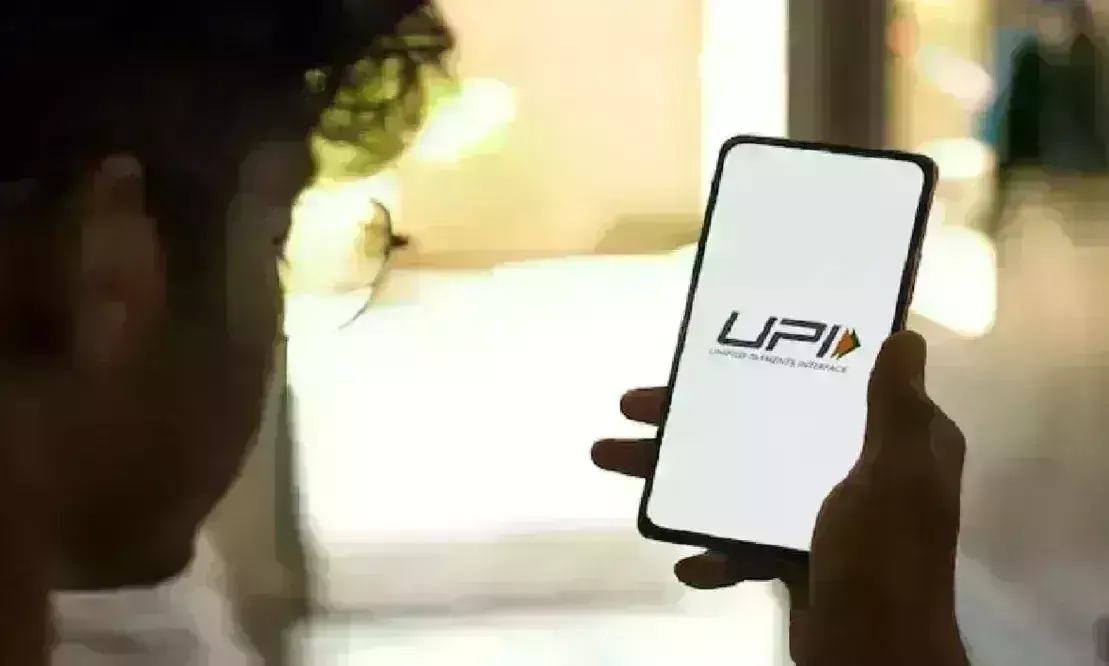 साली के बेटे को खेलने के लिए मोबाइल देना पड़ा महंगा, एकाउंट खाली