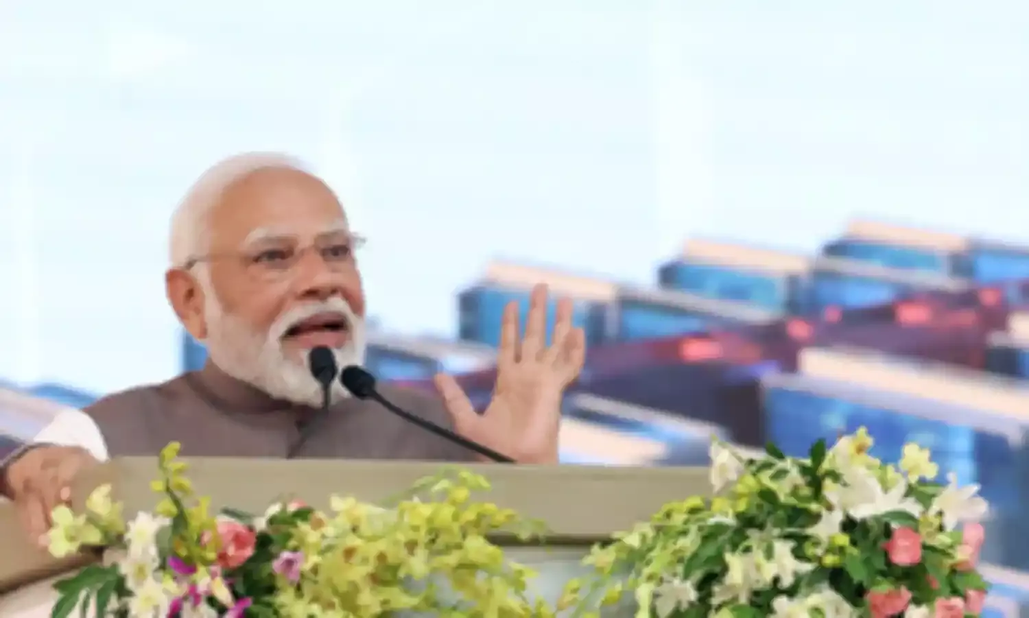एंबुलेंस को रास्ता देने के लिए पीएम मोदी ने अपना काफिला रोका