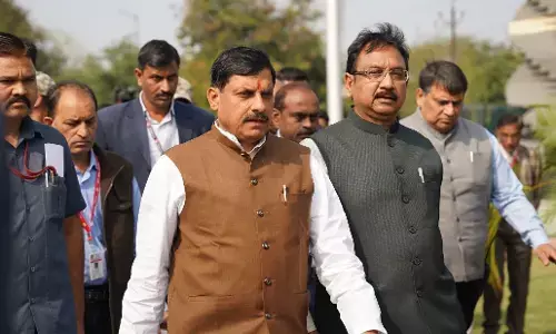 नड्डा के आवास पर पहुंचे नए सीएम मोहन यादव, कैबिनेट पर हो सकता है मंथन नड्डा के आवास पर पहुंचे नए सीएम मोहन यादव, कैबिनेट पर हो सकता है मंथन