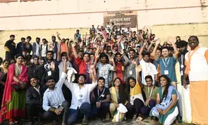 तमिलनाडु के छात्र पहुंचे बनारस के घाट, कांची मठ