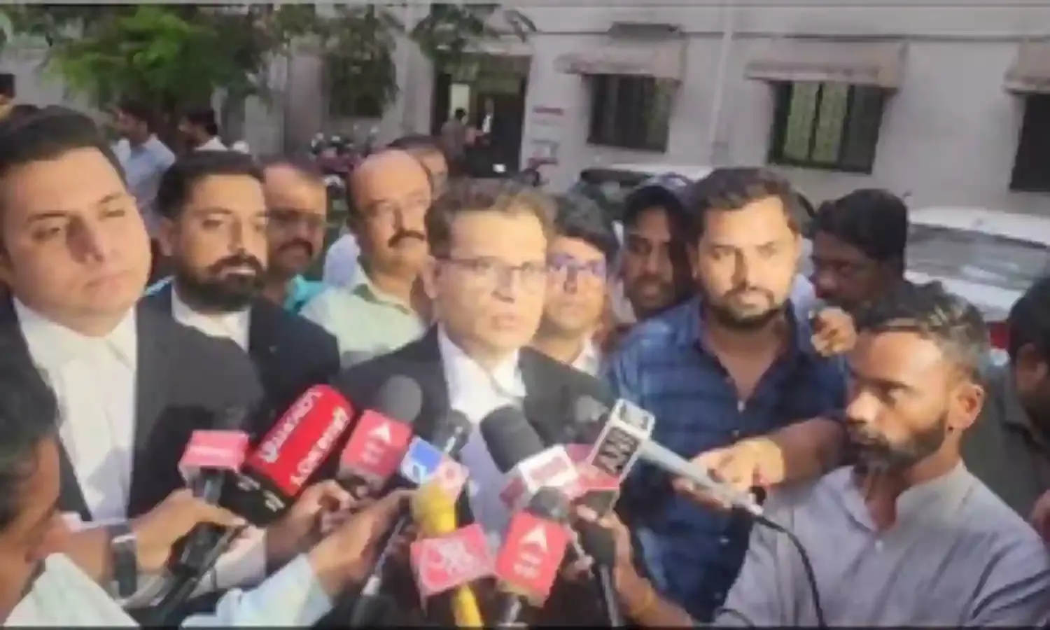 शीर्ष अधिकारी के बेटे सहित आरोपी तिकड़ी को मिली जमानत