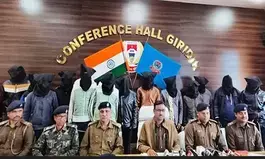 बैंक अधिकारी बनकर अकाउंट्स में सेंध लगाने वाले 13 साइबर क्रिमिनल गिरफ्तार बैंक अधिकारी बनकर अकाउंट्स में सेंध लगाने वाले 13 साइबर क्रिमिनल गिरफ्तार