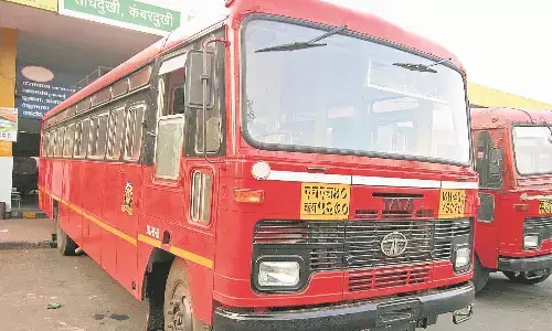 अपनी कमाऊ पर्यटन बस को एसटी ने बंद कर दिया अपनी कमाऊ पर्यटन बस को एसटी ने बंद कर दिया