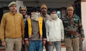 बिजनौर में प्रेमी युगल की पिटाई के आरोप में दो नाबालिग सहित चार लोग गिरफ्तार, वीडियो वायरल बिजनौर में प्रेमी युगल की पिटाई के आरोप में दो नाबालिग सहित चार लोग गिरफ्तार, वीडियो वायरल