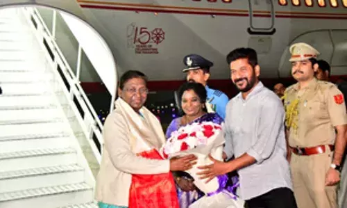 राष्ट्रपति दक्षिण भारत के प्रवास के लिए हैदराबाद पहुंचीं