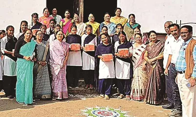 सभी को हो बाल अधिकारों की जानकारी - देशपांडे