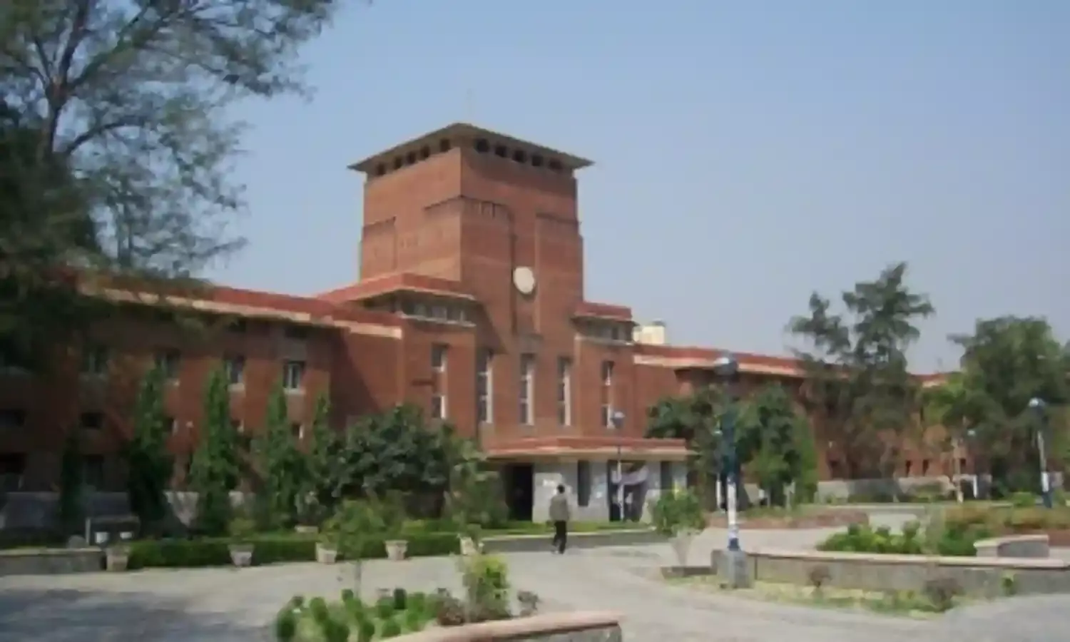 डीयू के 12 कॉलेज को अंबेडकर विश्वविद्यालय में शामिल करने का प्रस्ताव, छात्र नाखुश
