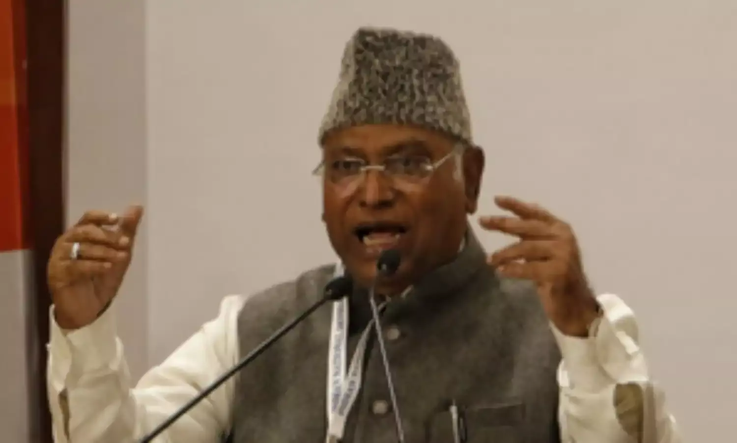 इंडिया की बैठक के बाद खड़गे बोले : सांसदों के निलंबन के खिलाफ सभी घटक दलों का विरोध प्रदर्शन 22 दिसंबर को, सीट बंटवारे को जल्द ही अंतिम रूप दिया जाएगा