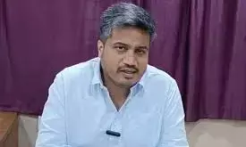 महाराष्ट्र का व्यापार गुजरात ले जा रहे हैं : रोहित पवार