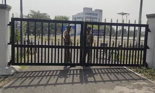 आतंकी संगठन के ग्रुप से जुड़ने के शक में युवक से पूछताछ आतंकी संगठन के ग्रुप से जुड़ने के शक में युवक से पूछताछ