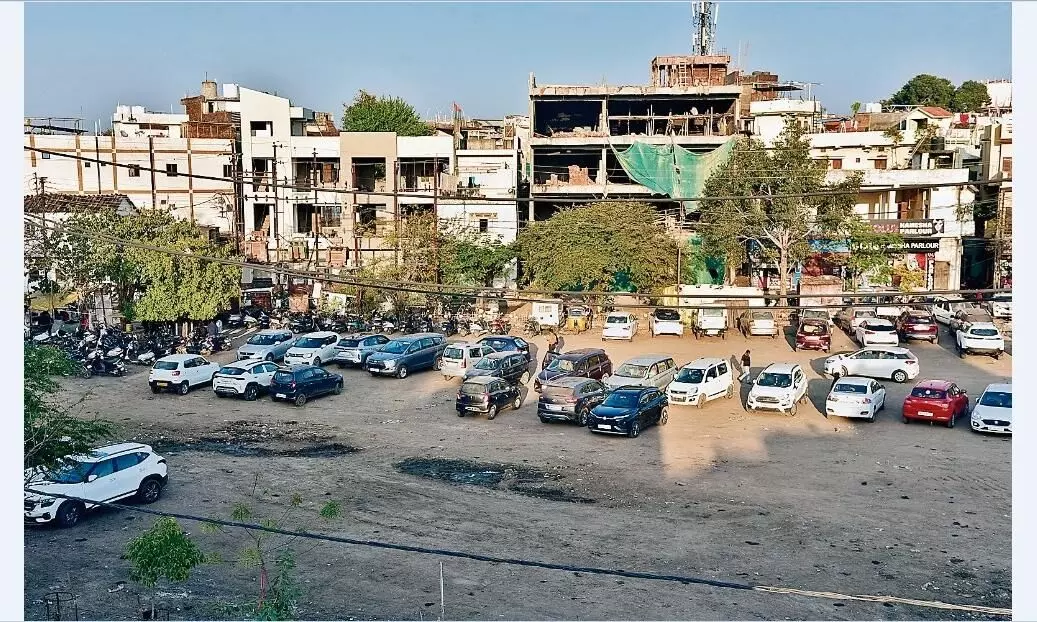 नगर निगम की पार्किंग व्यवस्था बनी आफत, चल रही मनमानी, क्षेत्रीय नागरिक भी हो रहे परेशान नगर निगम की पार्किंग व्यवस्था बनी आफत, चल रही मनमानी, क्षेत्रीय नागरिक भी हो रहे परेशान