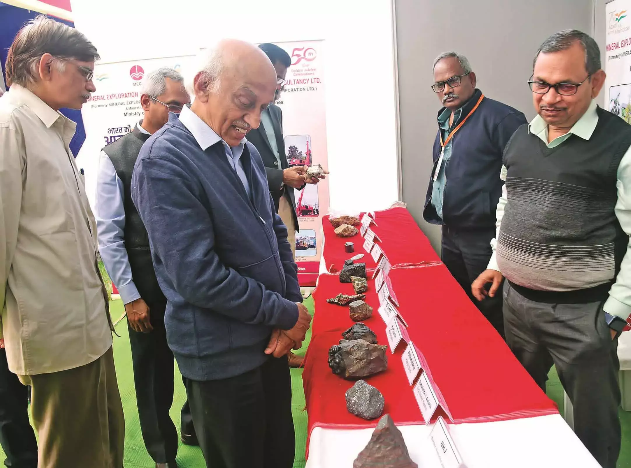 समस्याओं के समाधान के लिए नई तकनीक का उपयोग करें