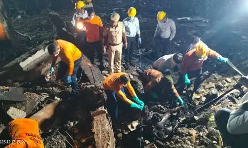 तीसरे दिन भी मलबे में मिले मृतकों के अंग तीसरे दिन भी मलबे में मिले मृतकों के अंग