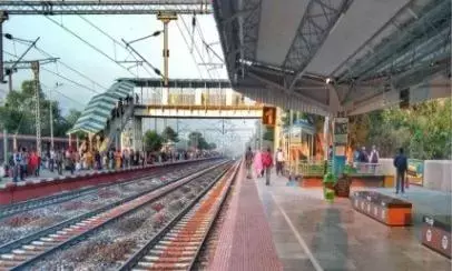 महाराष्ट्र के 126 रेलवे स्टेशनों का हो रहा कायाकल्प महाराष्ट्र के 126 रेलवे स्टेशनों का हो रहा कायाकल्प