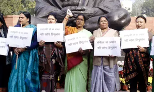 उपराष्ट्रपति के अपमान के मुद्दे को लेकर संसद से लेकर सड़क तक राहुल गांधी को घेर रही भाजपा
