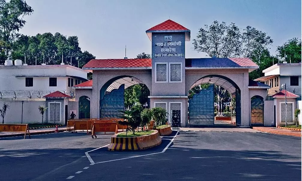 हथियारों का उत्पादन देखने ओएफके पहुँचे एयर मार्शल हथियारों का उत्पादन देखने ओएफके पहुँचे एयर मार्शल