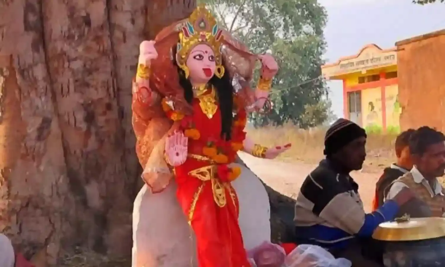लमतरा मेले में उमडे लोग, दिवारी नृत्य में जमकर थिरके युवा