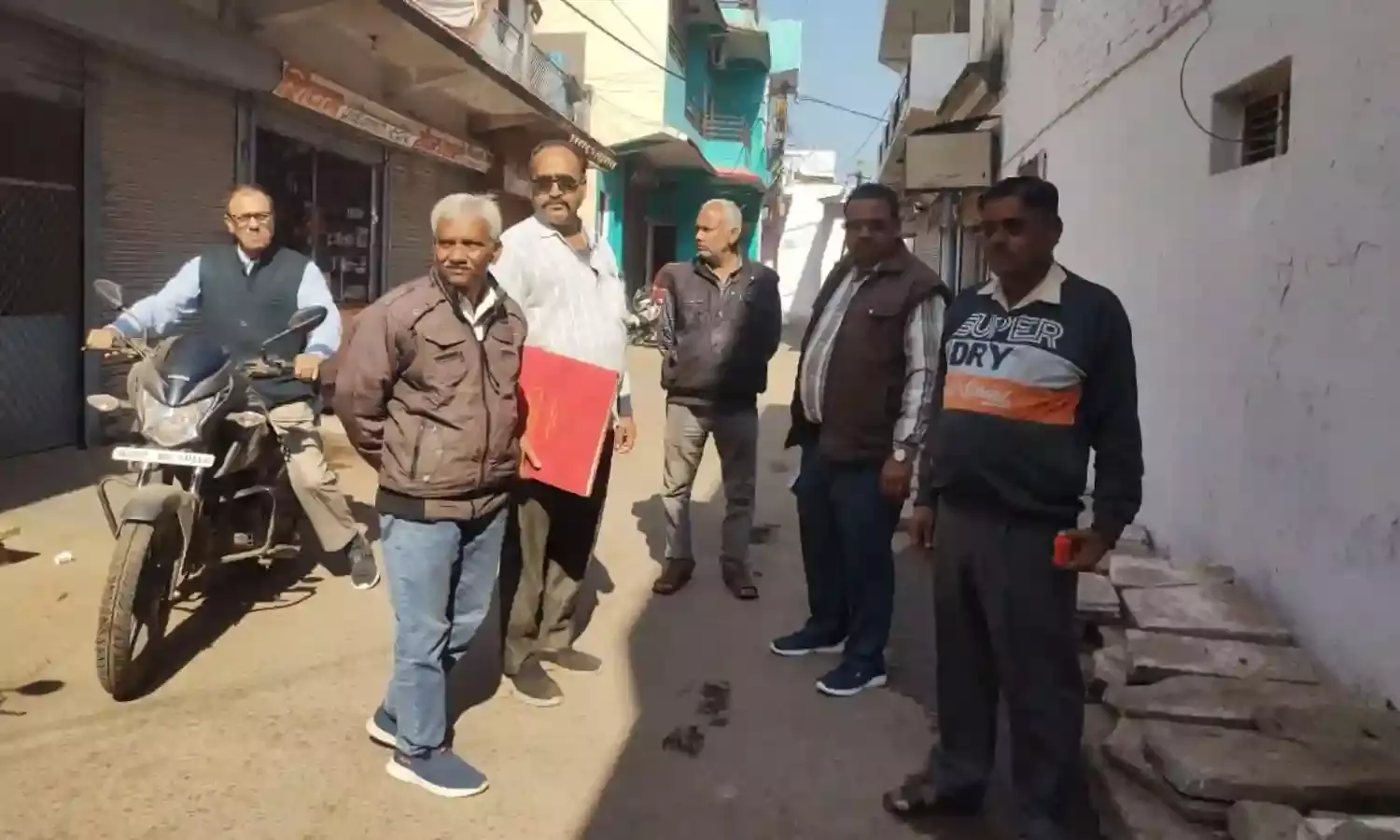 नपा कर्मचारी घर-घर जाकर वसूल रहे सम्पत्ति कर
