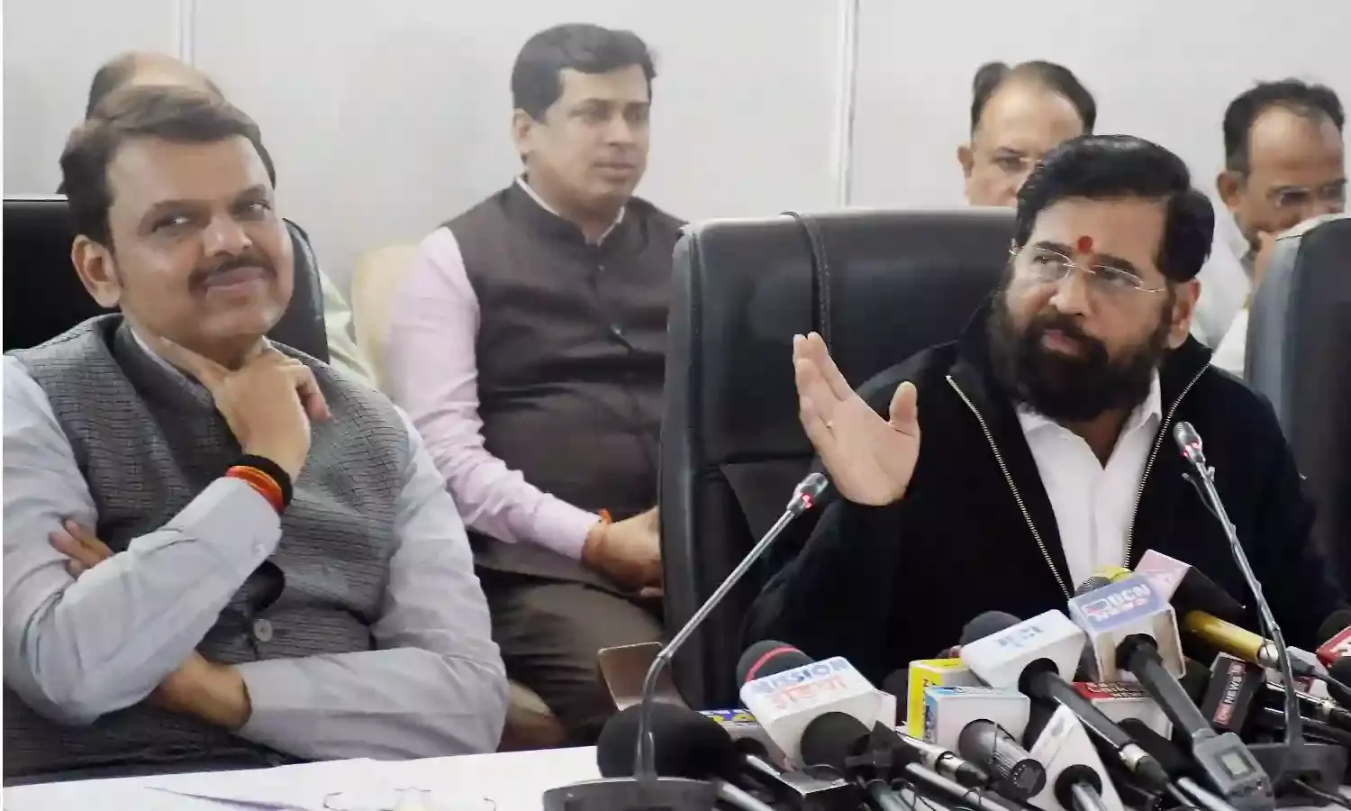 शिंदे ने कहा - हम काम से जवाब देंगे, विपक्ष के आरोपों का काम से जवाब दिया, समृद्धि महामार्ग पर खुलेंगे प्याज महाबैंक