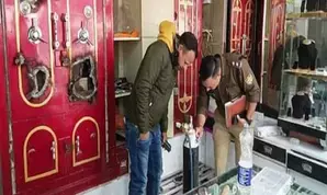 देहरादून में चोरों के हौसले बुलंद, फिर ज्वेलरी शॉप को बनाया निशाना देहरादून में चोरों के हौसले बुलंद, फिर ज्वेलरी शॉप को बनाया निशाना