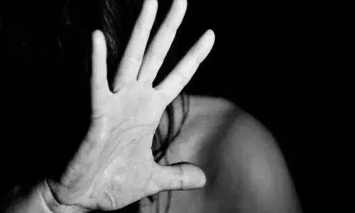 मुंबई पुलिस ने 64 वर्षीय विधवा से बलात्कार-हमले के आरोप में एक व्यक्ति को पकड़ा मुंबई पुलिस ने 64 वर्षीय विधवा से बलात्कार-हमले के आरोप में एक व्यक्ति को पकड़ा