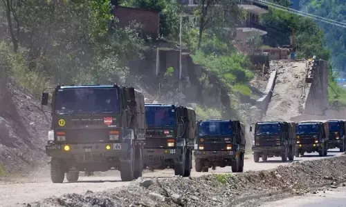 जम्मू-कश्मीर के पुंछ में आतंकी हमला, सेना के वाहन पर हुई ताबड़तोड़ फायरिंग, तीन जवान शहीद जम्मू-कश्मीर के पुंछ में आतंकी हमला, सेना के वाहन पर हुई ताबड़तोड़ फायरिंग, तीन जवान शहीद
