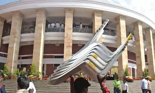 विधानपरिषद में रोजाना औसत 7 घंटे हुआ कामकाज विधानपरिषद में रोजाना औसत 7 घंटे हुआ कामकाज