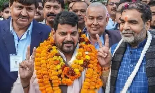 जानिए कौन हैं संजय सिंह, जिनके कुश्ती संघ का अध्यक्ष बनते ही महिला पहलवान साक्षी मलिक ने ले लिया संन्यास