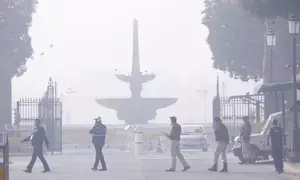 दिल्ली में कई स्थानों पर हवा की गुणवत्ता में गंभीर स्तर तक गिरावट दिल्ली में कई स्थानों पर हवा की गुणवत्ता में गंभीर स्तर तक गिरावट