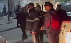 पार्किंग को लेकर हुआ विवाद, युवकों ने सोसायटी के गेट पर गार्डों को पीटा पार्किंग को लेकर हुआ विवाद, युवकों ने सोसायटी के गेट पर गार्डों को पीटा