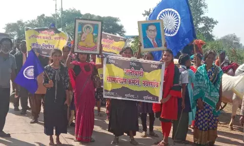 बोर्ड हटाने पर नाराज ग्रामीणों ने कहा जिस गांव में महापुरुषों का मान-सम्मान नहीं, वहां नहीं रहना