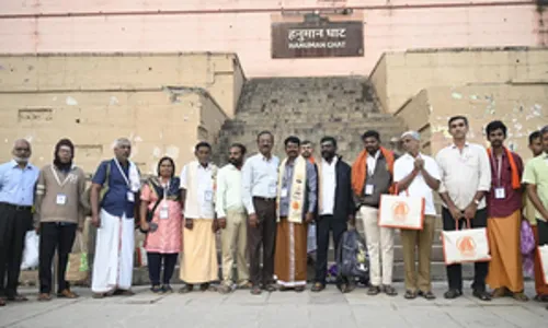 प्रतिनिधिमंडल समूह ने घाट और कांची मठ का दौरा किया प्रतिनिधिमंडल समूह ने घाट और कांची मठ का दौरा किया