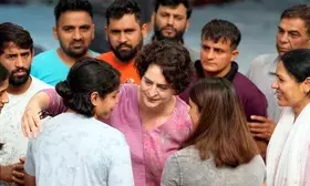 प्रियंका गांधी ने पहलवान साक्षी मलिक से की मुलाकात, न्याय की लड़ाई में समर्थन का दिया आश्वासन