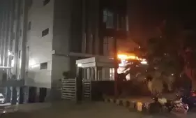 नोएडा में लिफ्ट गिरने से हुआ बड़ा हादसा, 9 लोग घायल, पुलिस जांच में जुटी