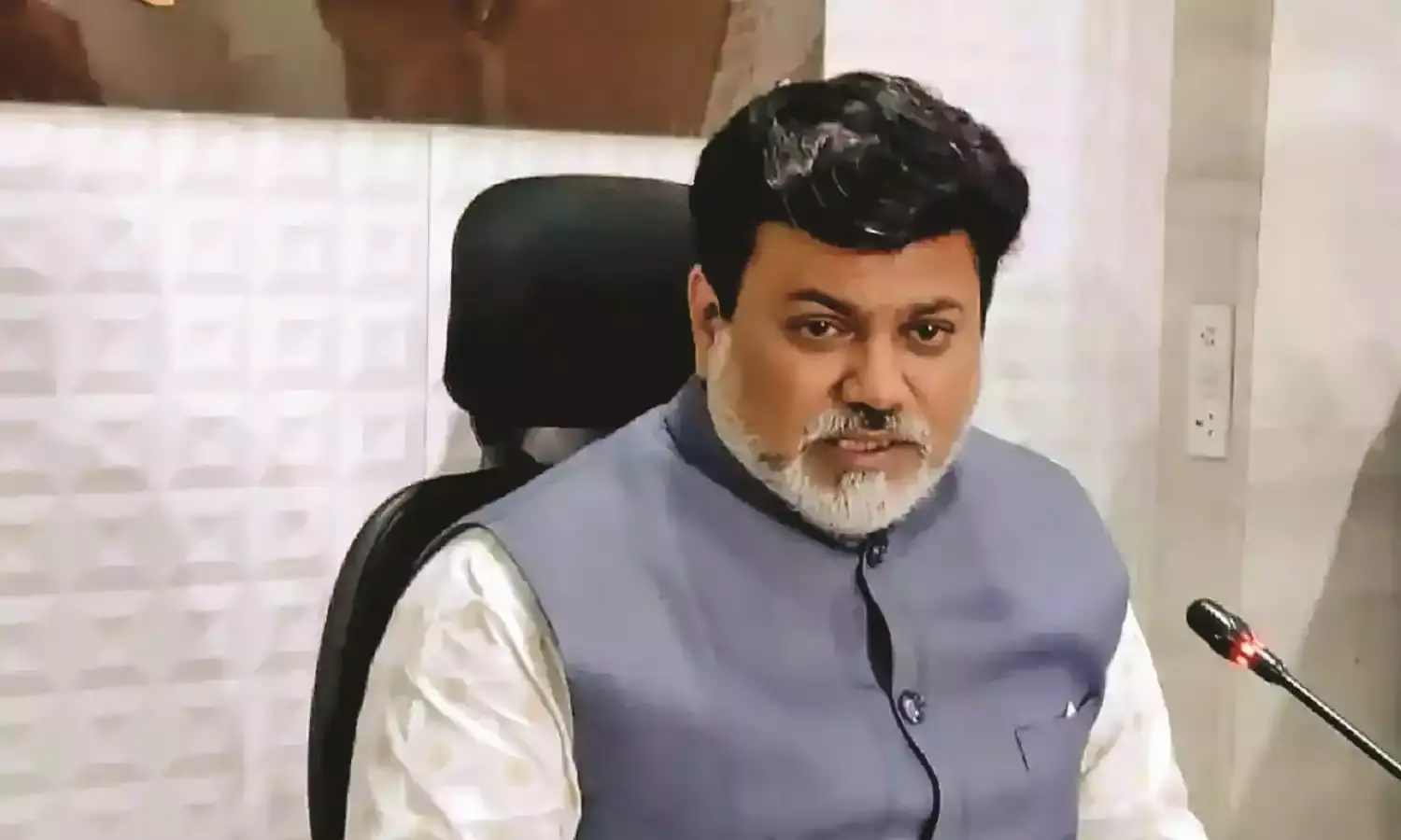 दो समुदायों में तनाव निर्माण करनेवाले बयानों से बचें भुजबल और जारांगे