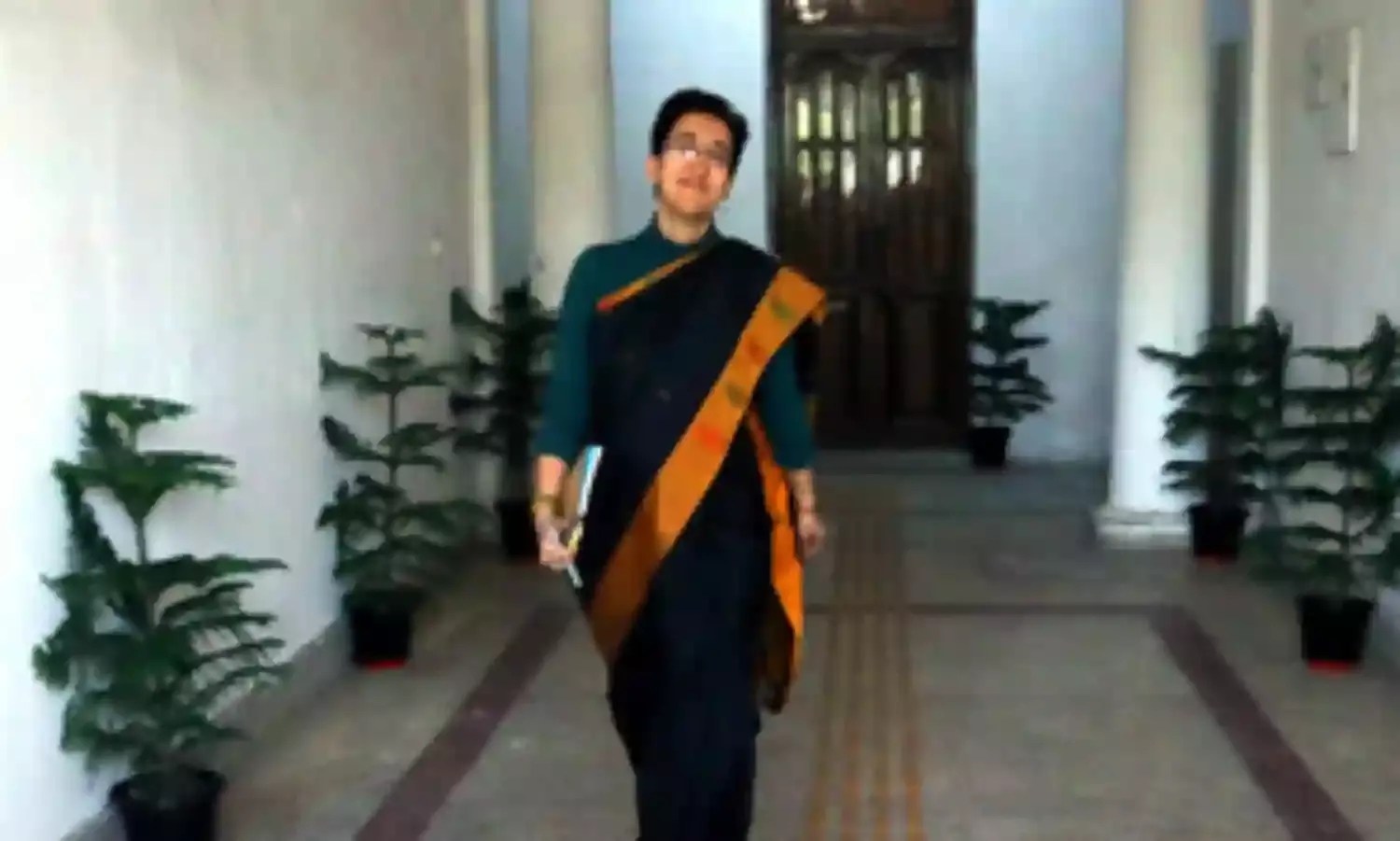 मंत्री आतिशी ने गणतंत्र दिवस समारोह से पहले सड़कों और फुटपाथों की तेजी से मरम्मत का आदेश दिया