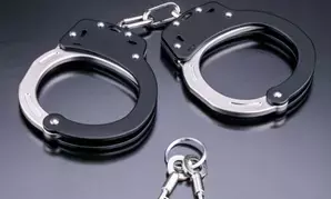 सुरक्षाकर्मियों से गोला-बारूद चुराने के आरोप में दो गिरफ्तार सुरक्षाकर्मियों से गोला-बारूद चुराने के आरोप में दो गिरफ्तार