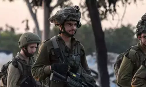 गाजा में नागरिक आश्रय स्थलों से हथियार बरामद: आईडीएफ गाजा में नागरिक आश्रय स्थलों से हथियार बरामद: आईडीएफ