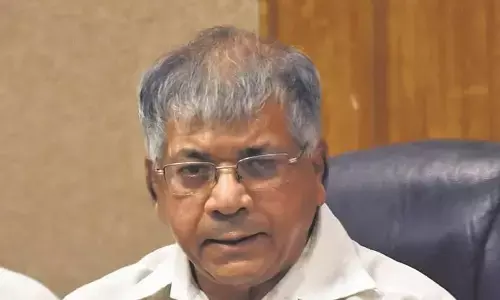 निर्वाचन आयोग की स्वायत्तता हो गई नष्ट