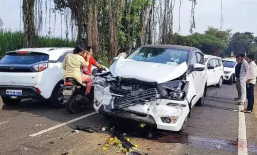 स्वास्थ्य मंत्री तानाजी सावंत की गाड़ी हुई हादसे का शिकार