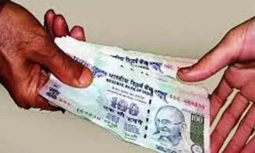 8 हजार की घूस लेते सहायक पुलिस निरीक्षक और सिपाही धराए