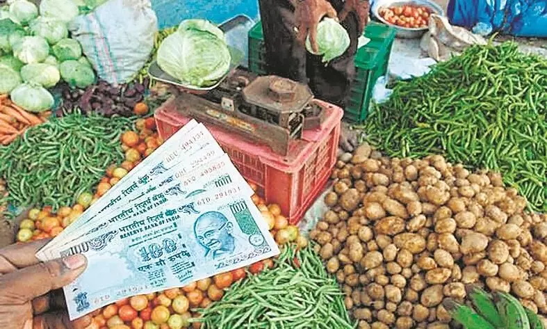 सीजन में महंगी मिल रहीं सब्जियां, अंडे में भी आया उछाल सीजन में महंगी मिल रहीं सब्जियां, अंडे में भी आया उछाल