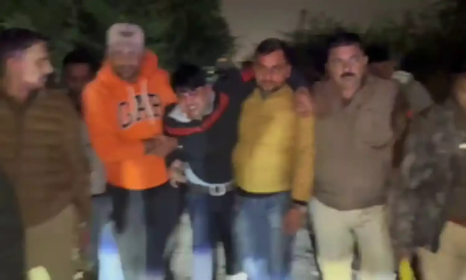 पुलिस और बदमाश के बीच मुठभेड़, 25 मामलों में वांछित गिरफ्तार