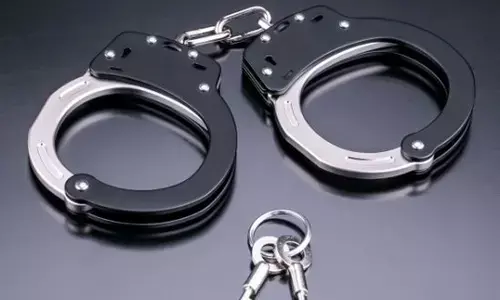 दिल्ली में इलेक्ट्रॉनिक सामान लूटने के आरोप में कूरियर कर्मचारी गिरफ्तार दिल्ली में इलेक्ट्रॉनिक सामान लूटने के आरोप में कूरियर कर्मचारी गिरफ्तार