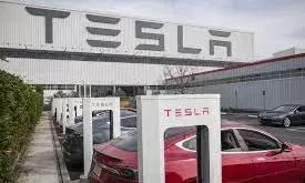 टेस्ला ने डोर की सुरक्षा को लेकर 1 लाख 20 हजार से ज्यादा वाहनों को वापस बुलाया